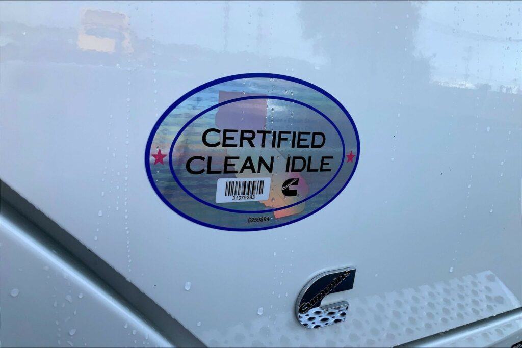 2023 CUM LT625 6X4 Sleeper