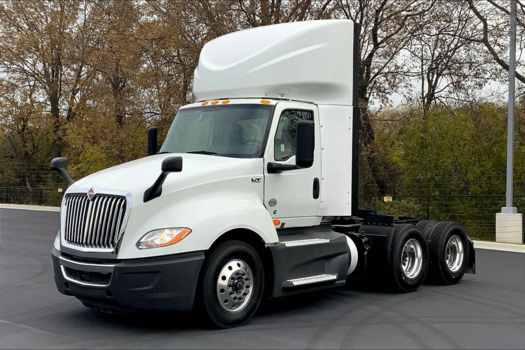 2021 CUM LT625 6×4 Day Cab