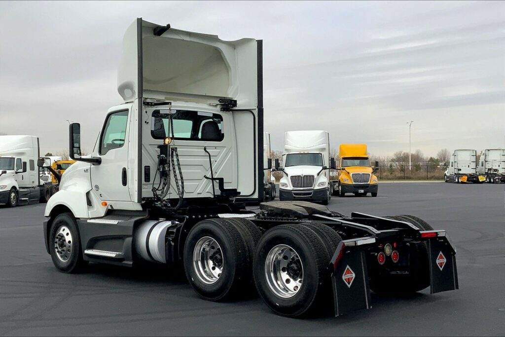 2021 CUM LT625 6×4 Day Cab