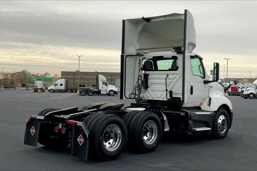 2021 CUM LT625 6×4 Day Cab