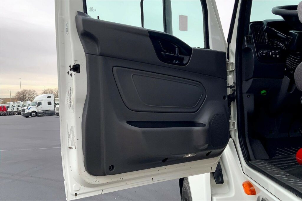 2021 CUM LT625 6×4 Day Cab