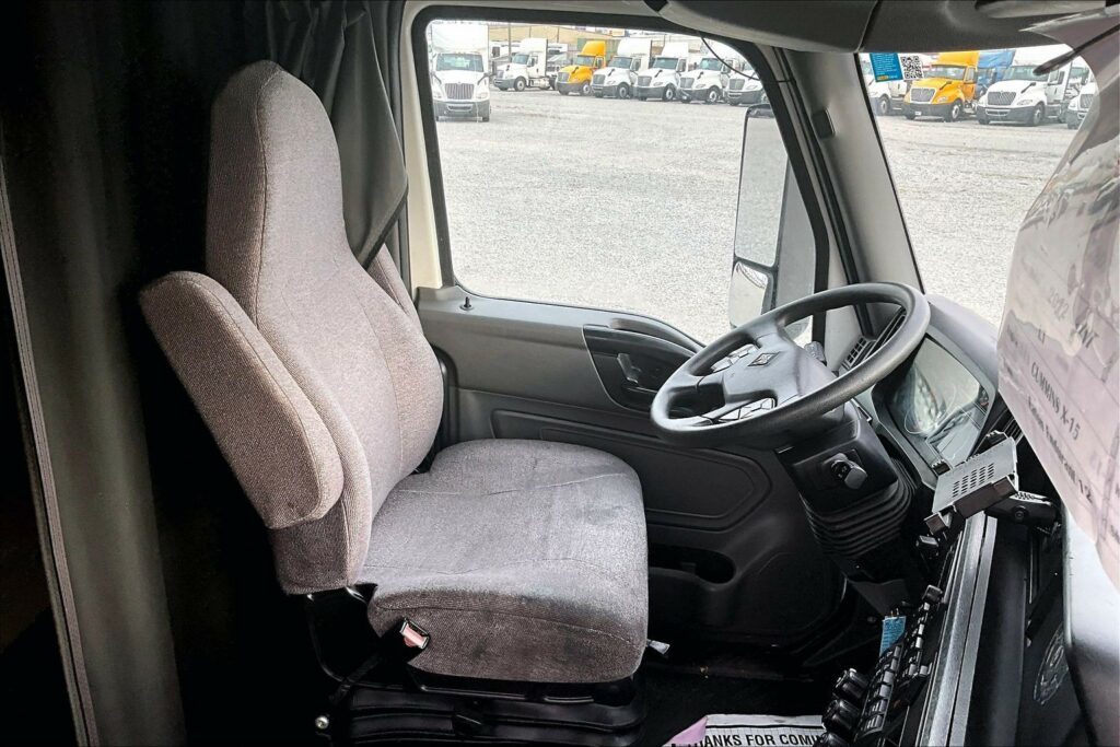 2022 CUM LT625 6×4 Sleeper