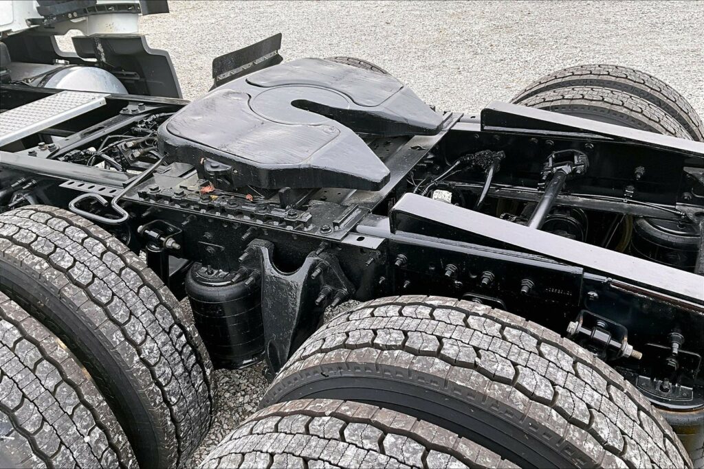 2022 CUM LT625 6×4 Sleeper