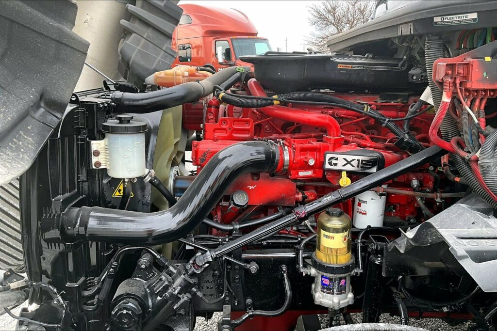 2022 CUM LT625 6×4 Sleeper