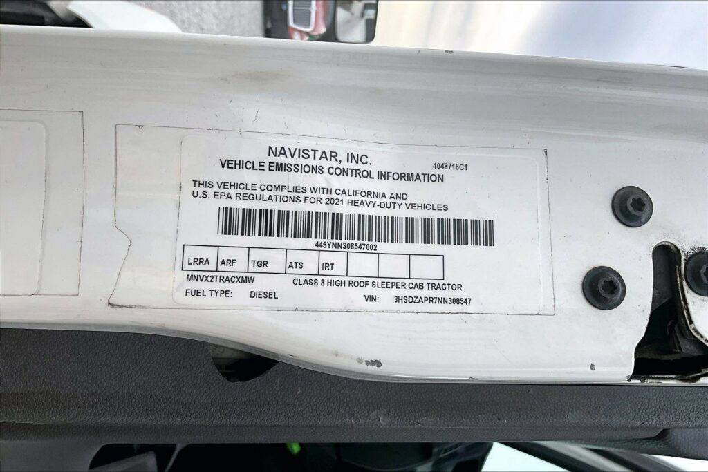 2022 CUM LT625 6×4 Sleeper