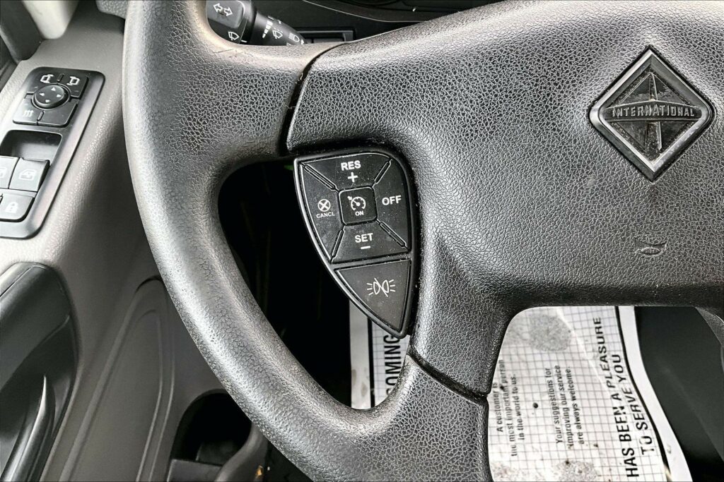 2022 CUM LT625 6×4 Sleeper