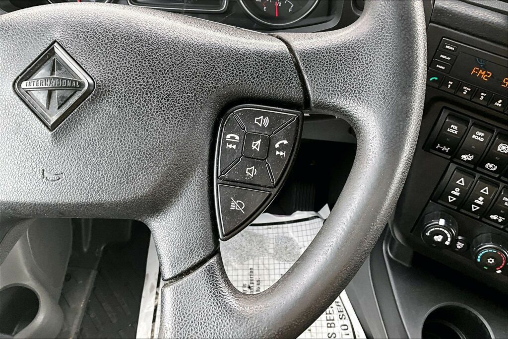 2022 CUM LT625 6×4 Sleeper