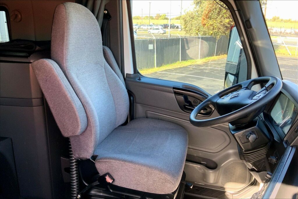 2023 CUM LT625 6X4 Sleeper