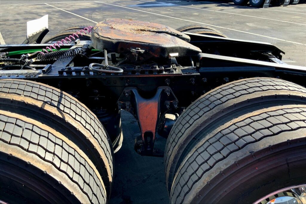 2023 CUM LT625 6X4 Sleeper