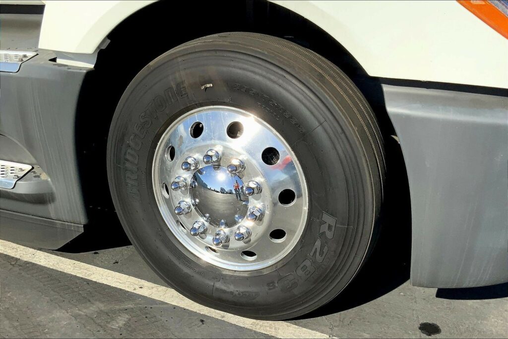 2023 CUM LT625 6X4 Sleeper