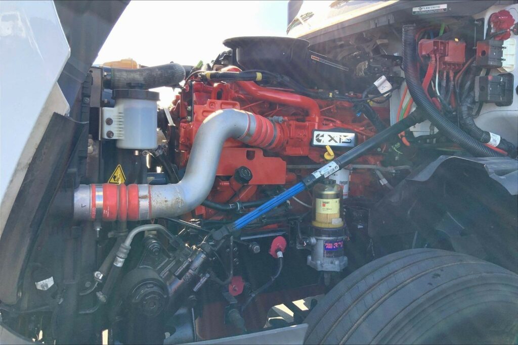 2023 CUM LT625 6X4 Sleeper