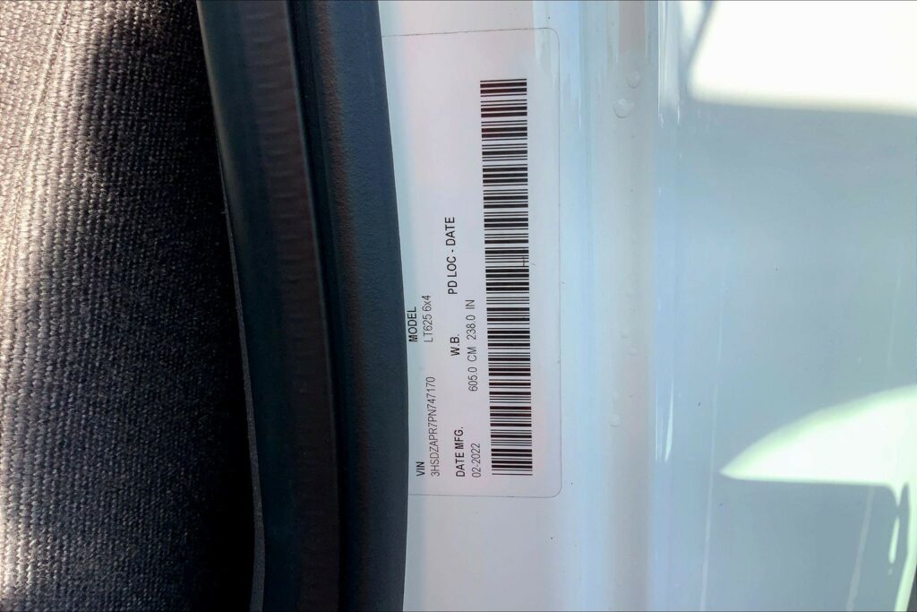 2023 CUM LT625 6X4 Sleeper