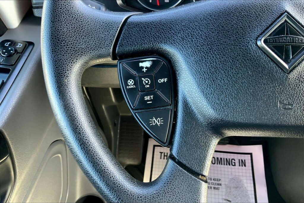 2023 CUM LT625 6X4 Sleeper