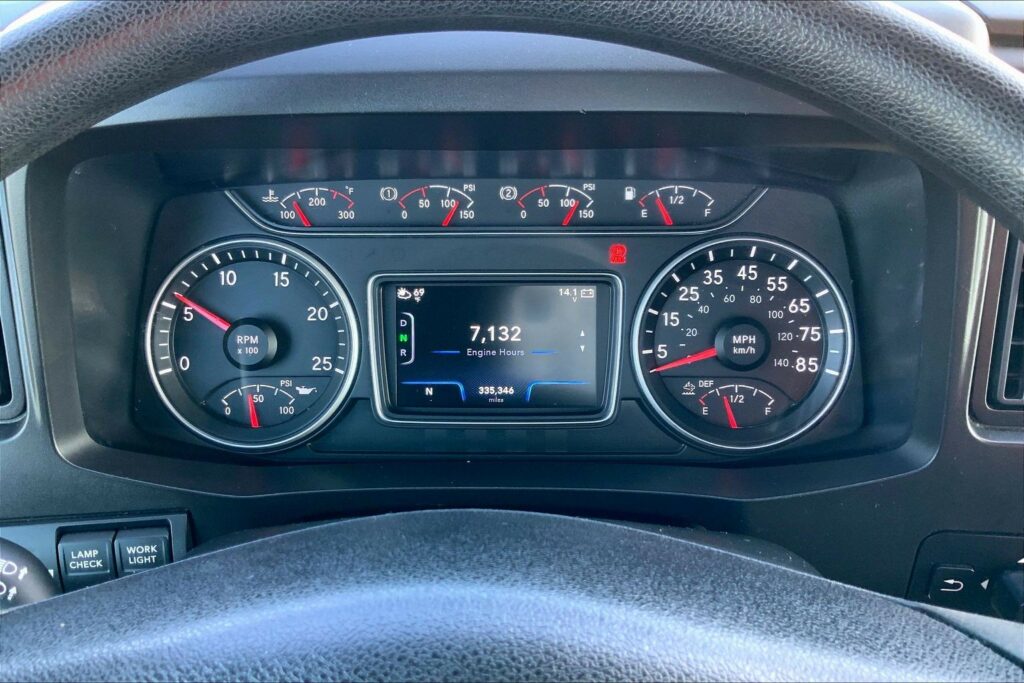 2023 CUM LT625 6X4 Sleeper