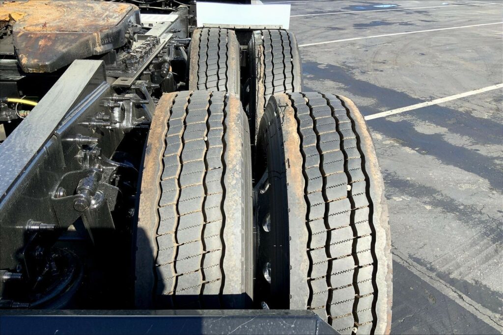 2023 CUM LT625 6X4 Sleeper