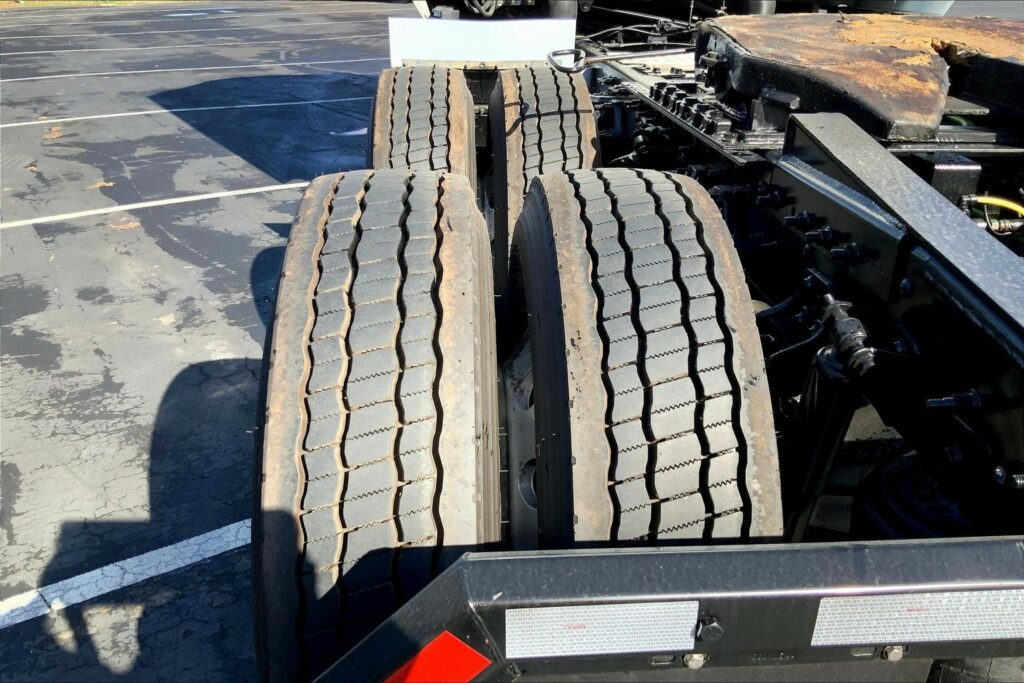 2023 CUM LT625 6X4 Sleeper