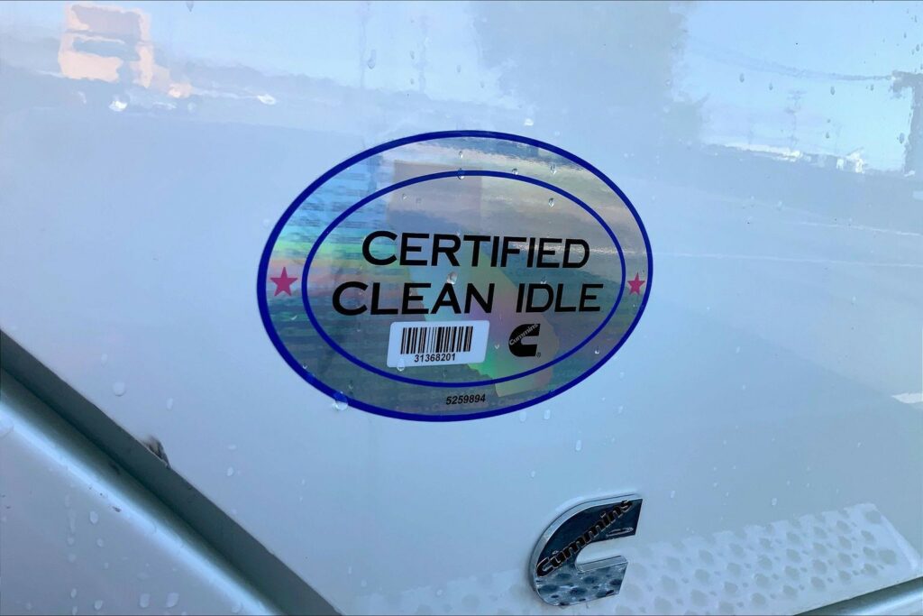 2023 CUM LT625 6X4 Sleeper