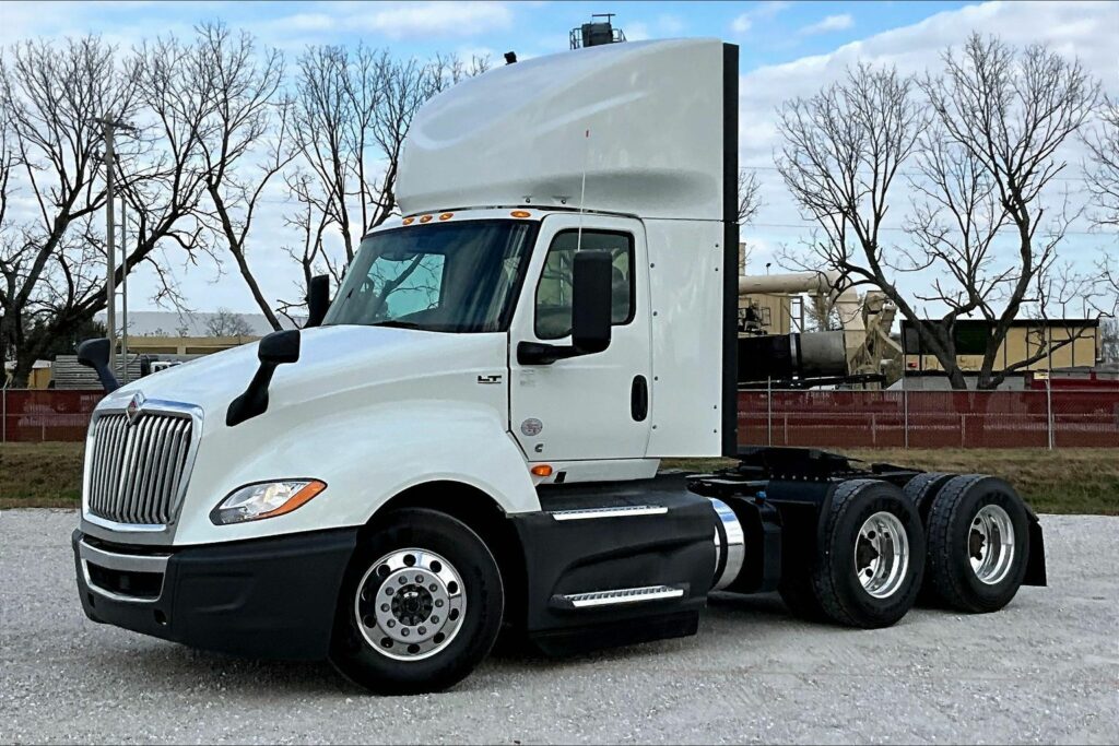 2021 CUM LT625 6×4 Day Cab