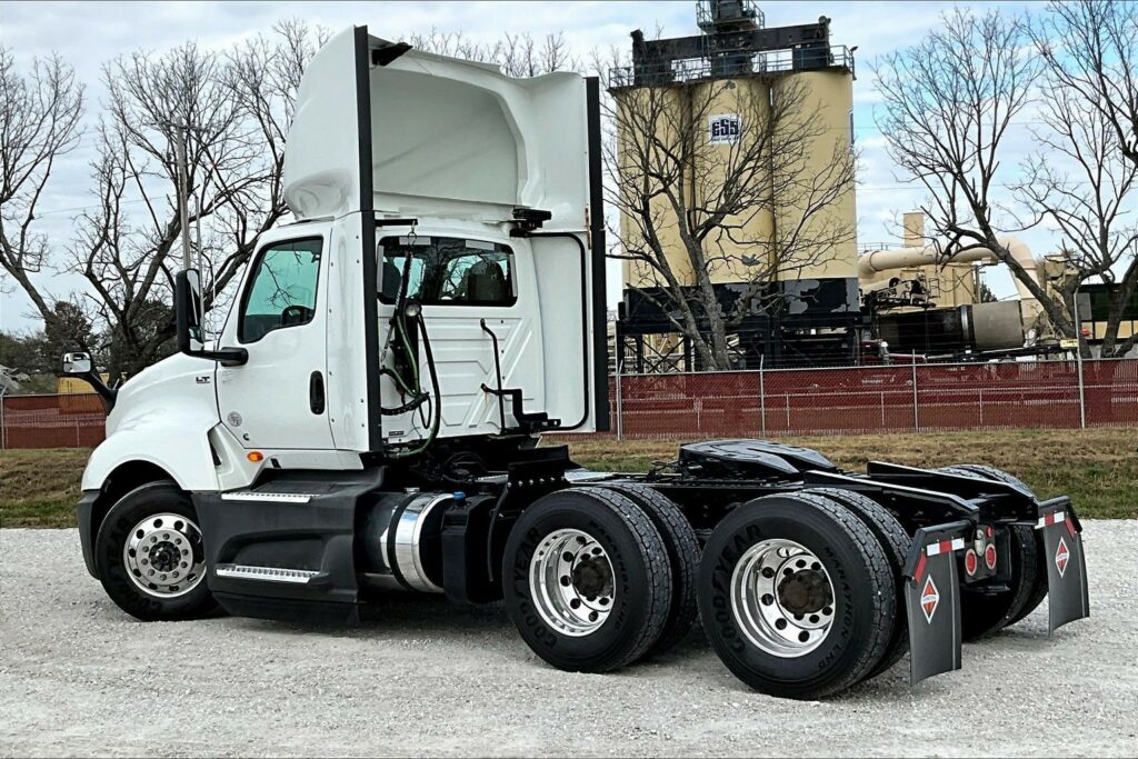 2021 CUM LT625 6×4 Day Cab