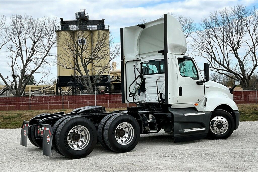 2021 CUM LT625 6×4 Day Cab