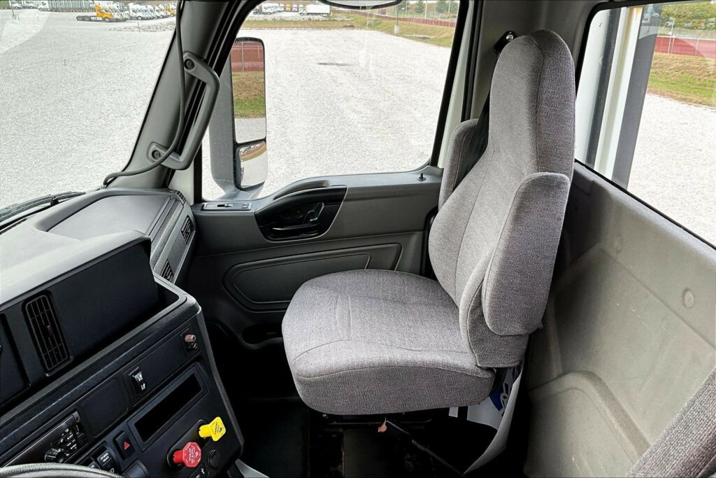 2021 CUM LT625 6×4 Day Cab