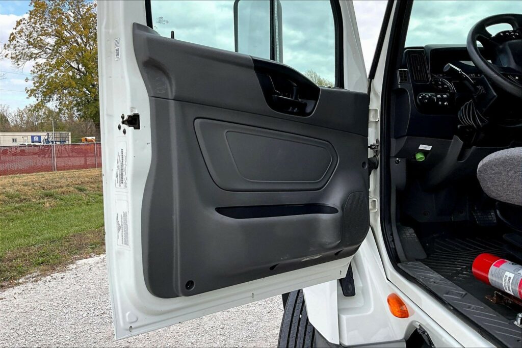 2021 CUM LT625 6×4 Day Cab