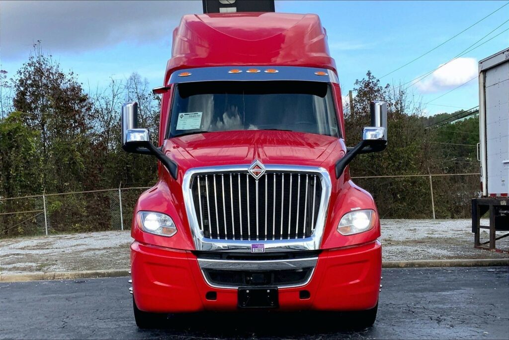 2023 CUM LT625 6X4 Sleeper