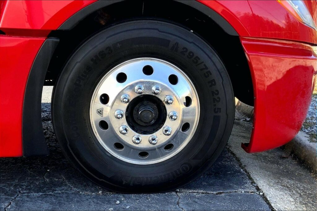 2023 CUM LT625 6X4 Sleeper