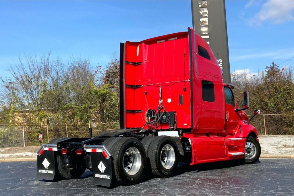 2023 CUM LT625 6X4 Sleeper