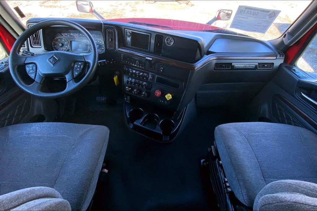 2023 CUM LT625 6X4 Sleeper