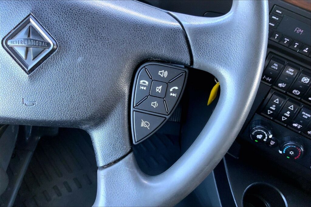 2023 CUM LT625 6X4 Sleeper