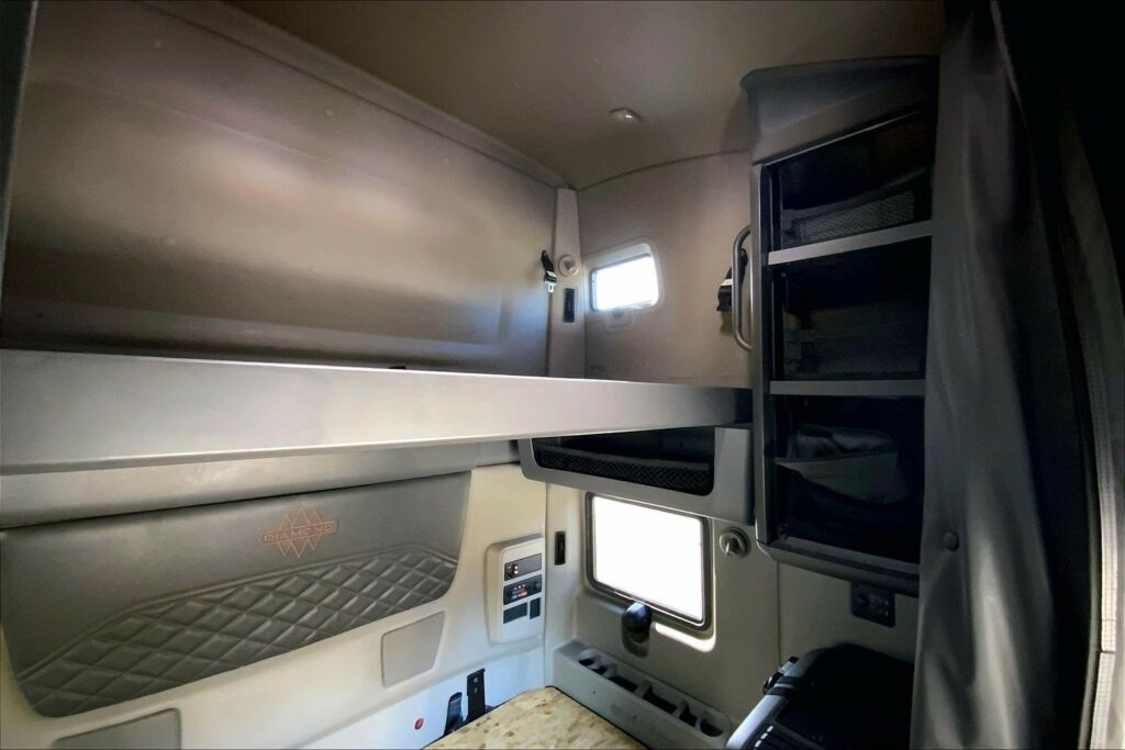 2023 CUM LT625 6X4 Sleeper