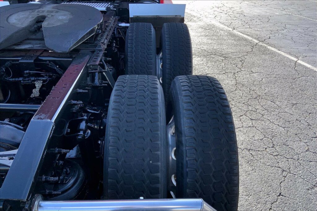 2023 CUM LT625 6X4 Sleeper