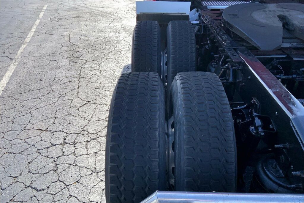 2023 CUM LT625 6X4 Sleeper