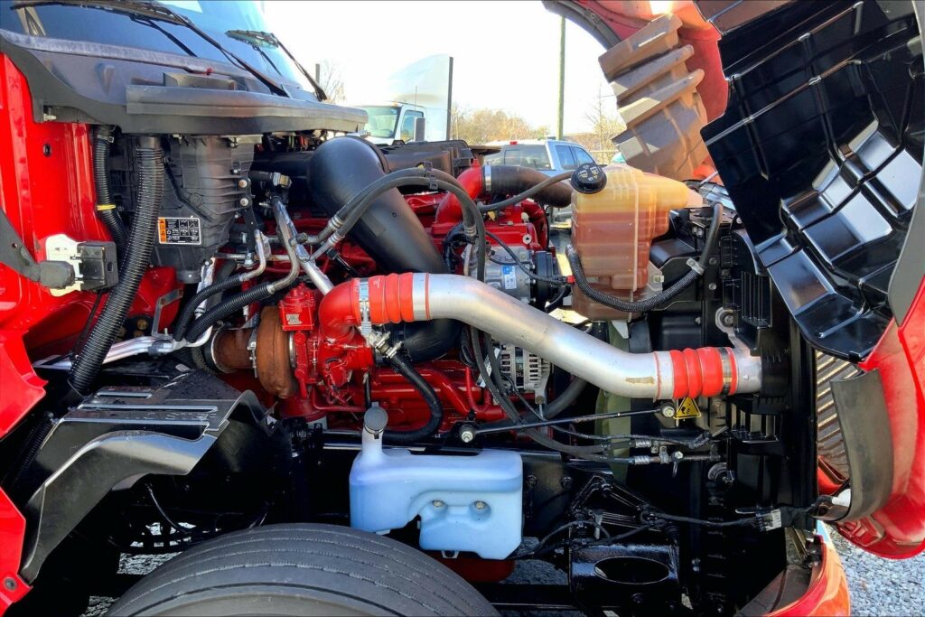 2023 CUM LT625 6X4 Sleeper