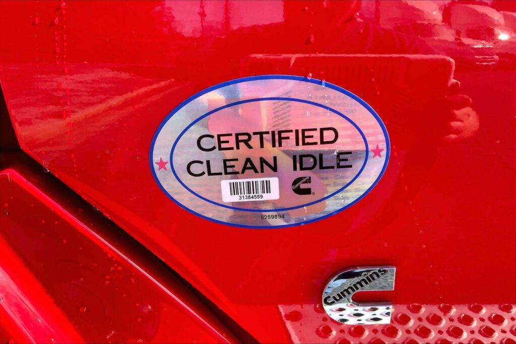 2023 CUM LT625 6X4 Sleeper