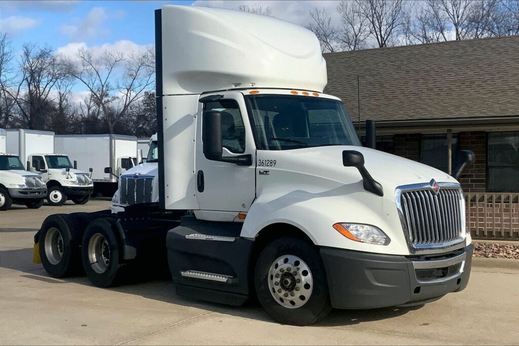 2021 CUM LT625 6×4 Day Cab