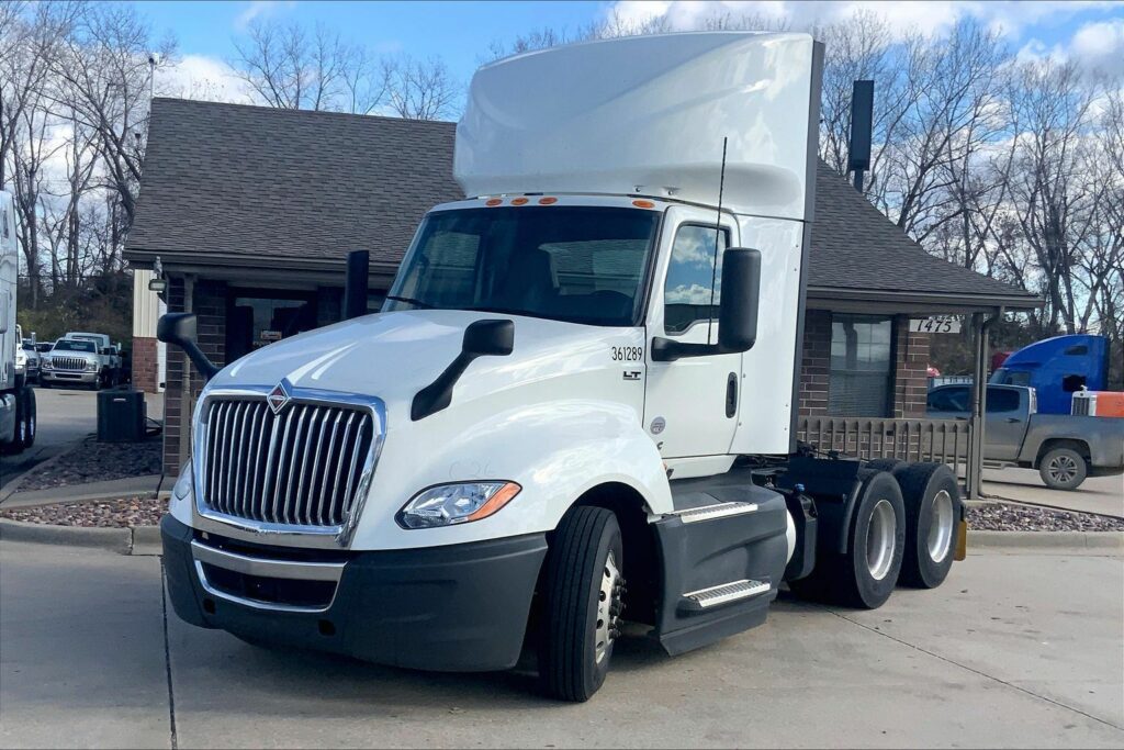 2021 CUM LT625 6×4 Day Cab