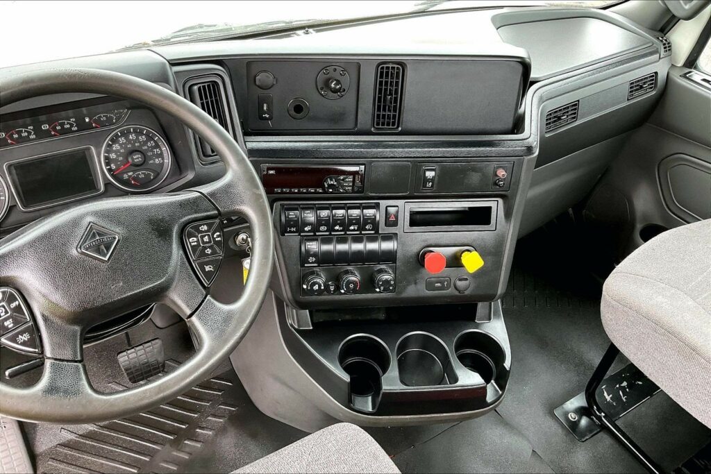 2021 CUM LT625 6×4 Day Cab