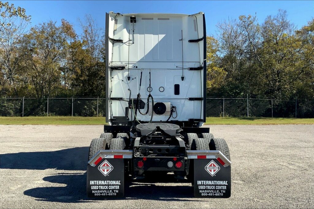 2021 CUM LT625 6×4 Sleeper