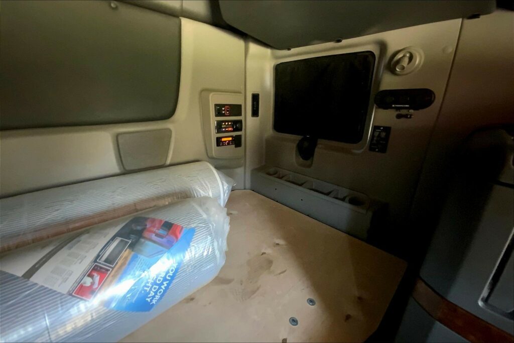 2021 CUM LT625 6×4 Sleeper