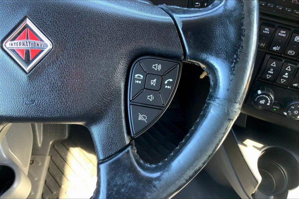 2021 CUM LT625 6×4 Sleeper