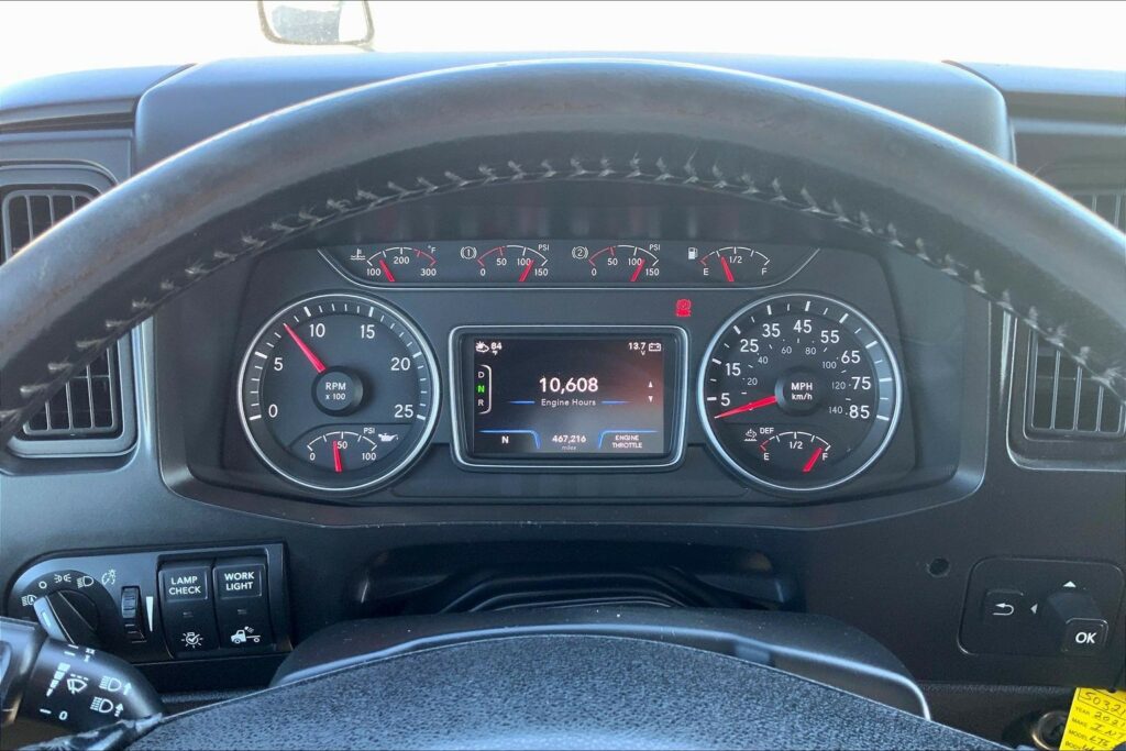 2021 CUM LT625 6×4 Sleeper