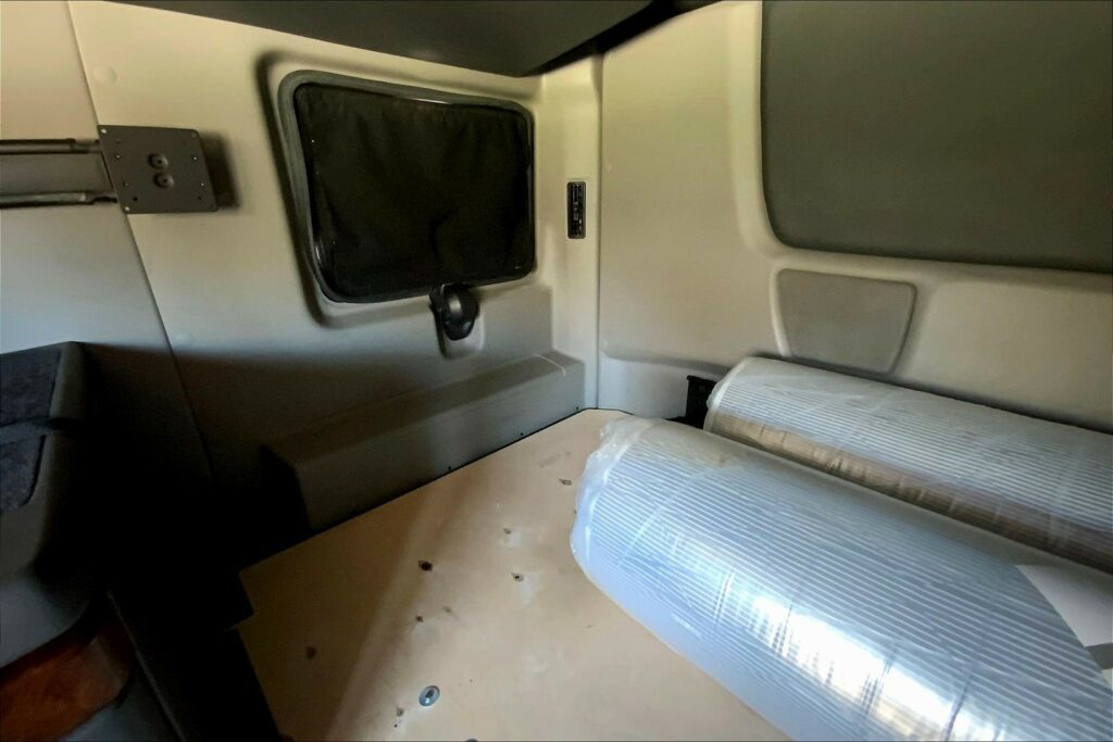 2021 CUM LT625 6×4 Sleeper