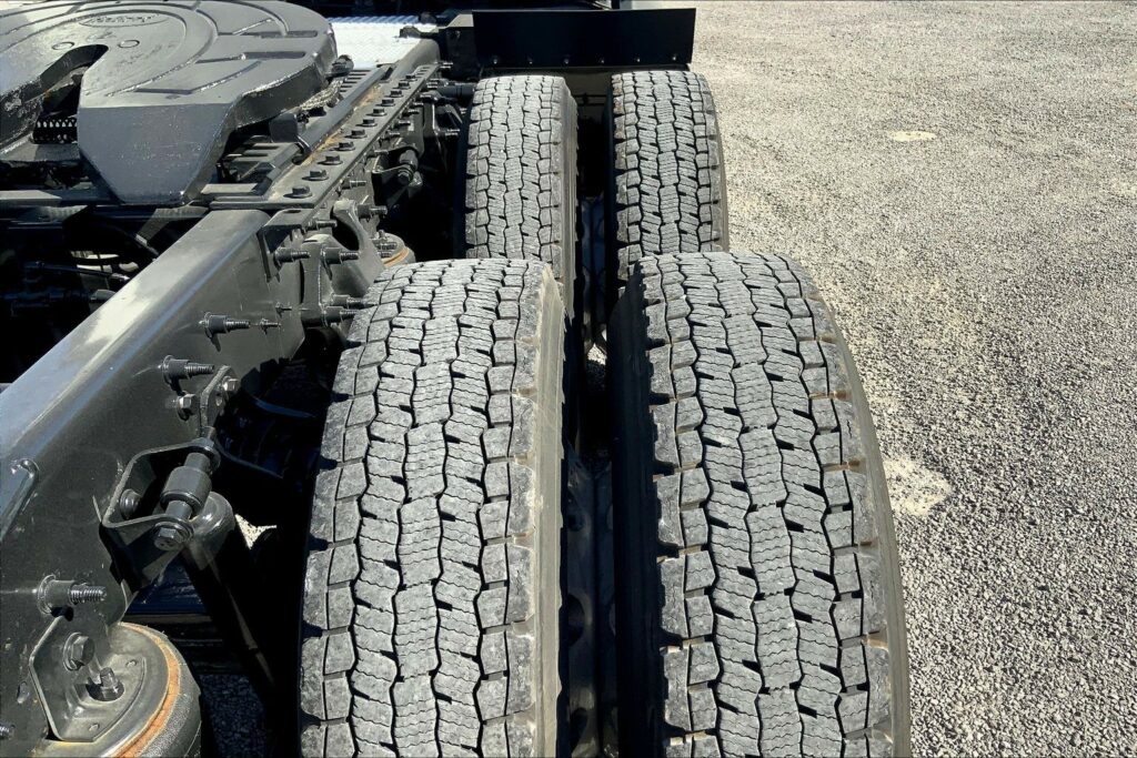 2021 CUM LT625 6×4 Sleeper