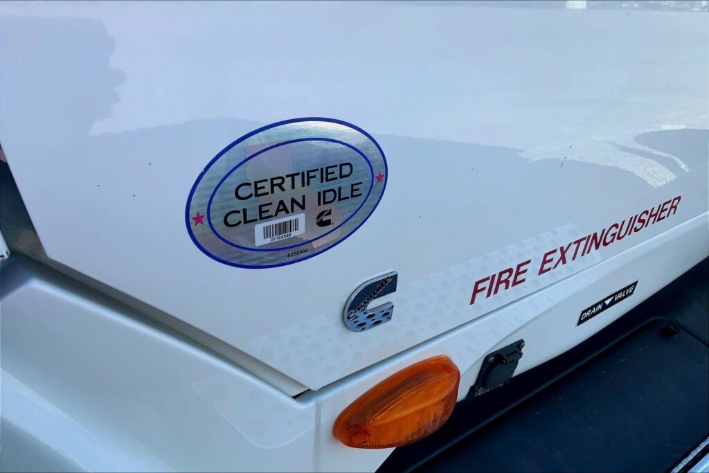 2021 CUM LT625 6×4 Sleeper