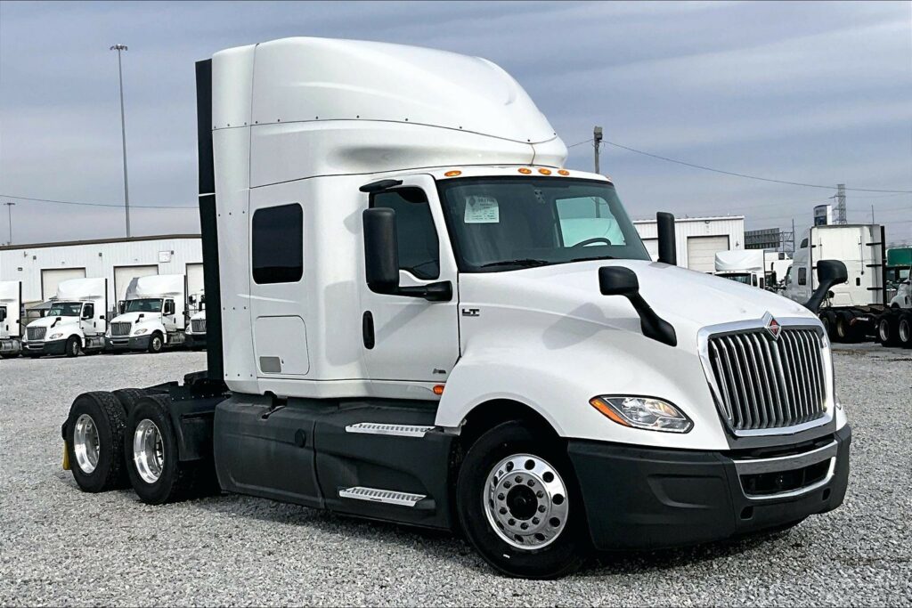 2022 INT LT625 6×4 Sleeper
