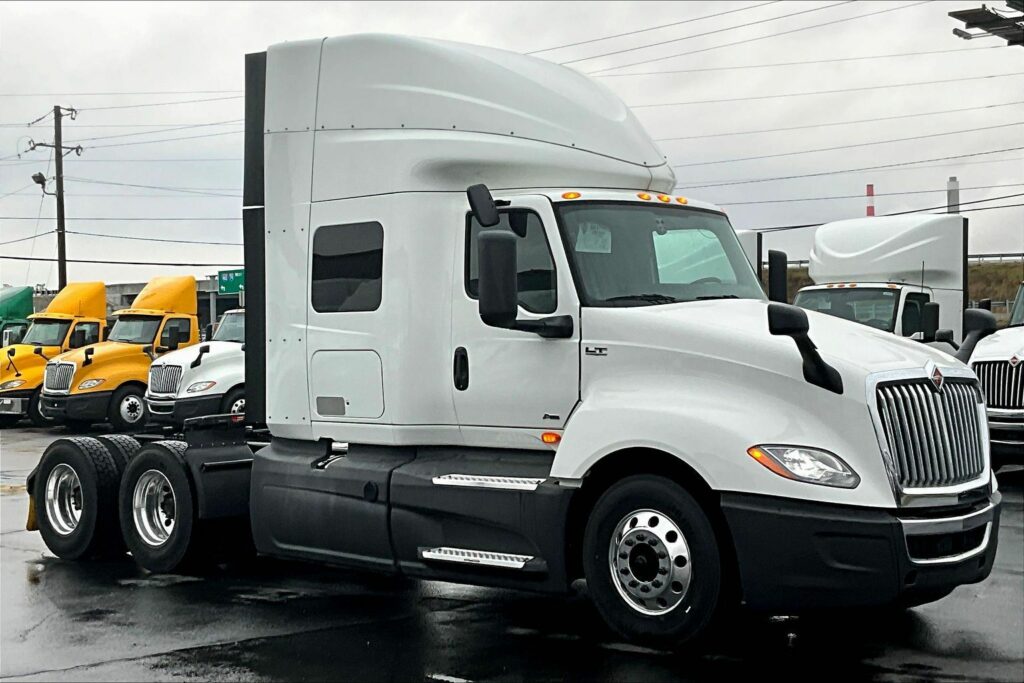 2022 INT LT625 6×4 Sleeper