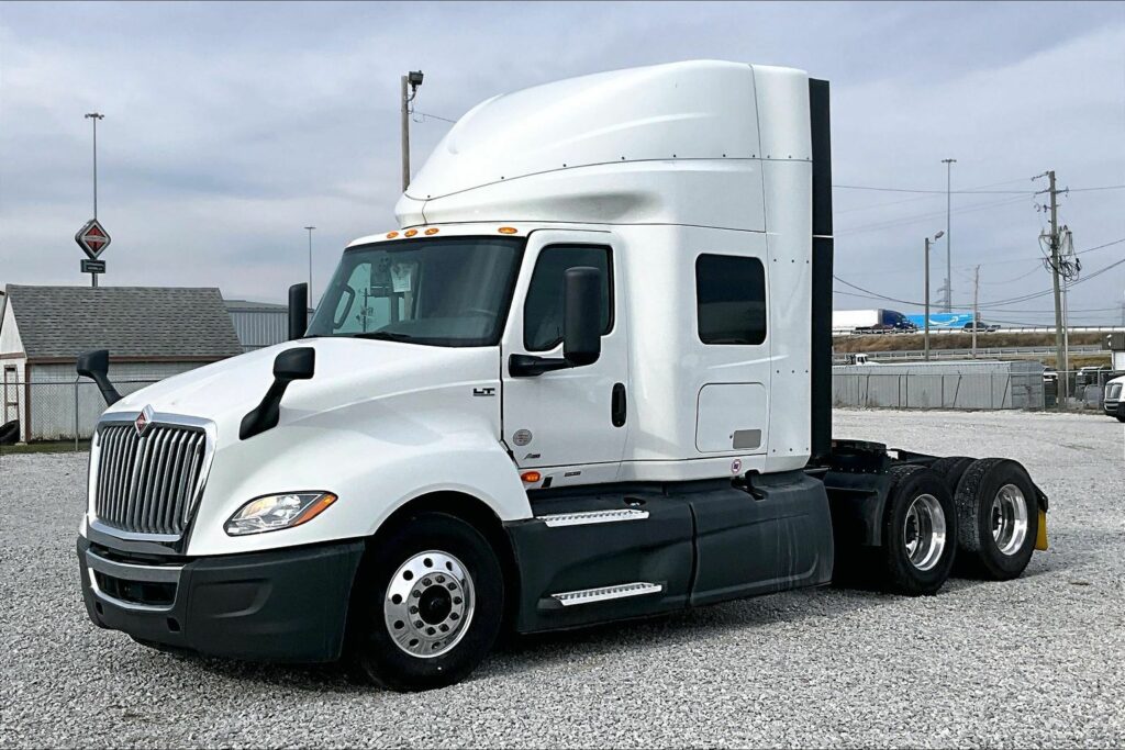 2022 INT LT625 6×4 Sleeper