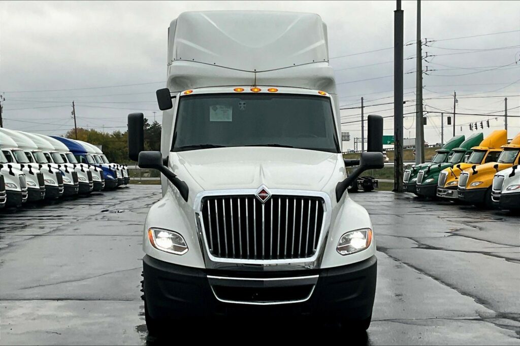 2022 INT LT625 6×4 Sleeper